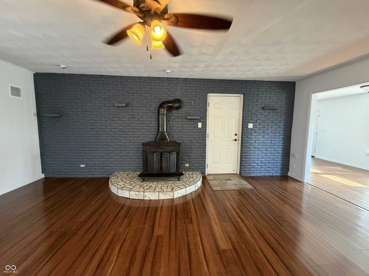 5585 Gallagher Dr - Photo 6 of 30