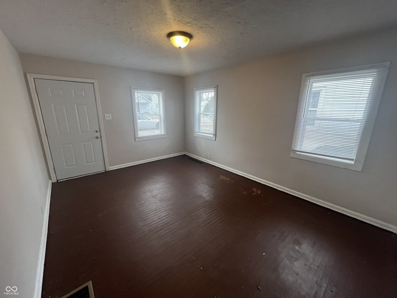 3915 Hillside Ave - Photo 3 of 21