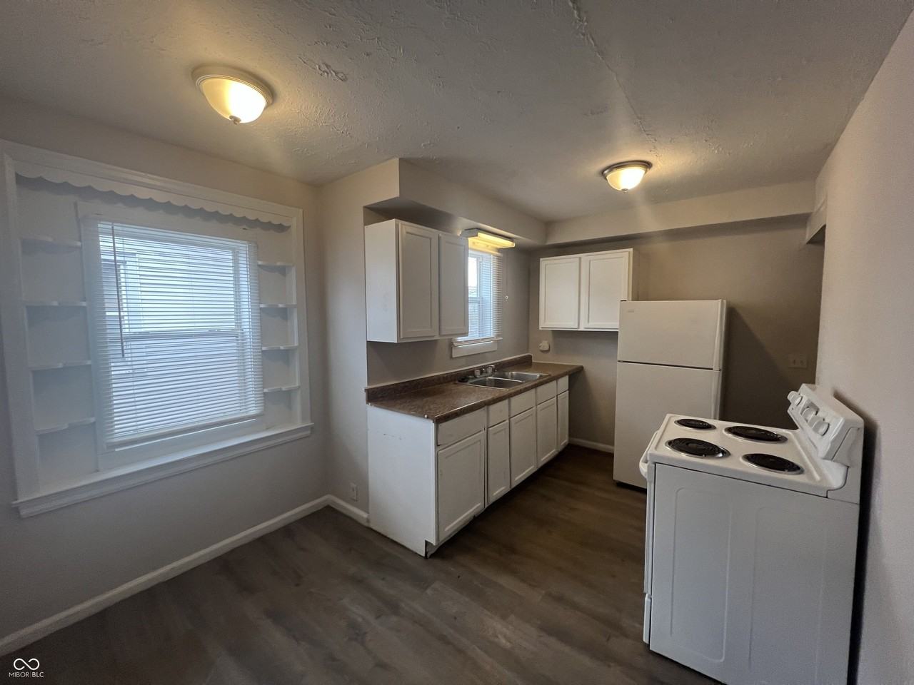 3915 Hillside Ave - Photo 4 of 21