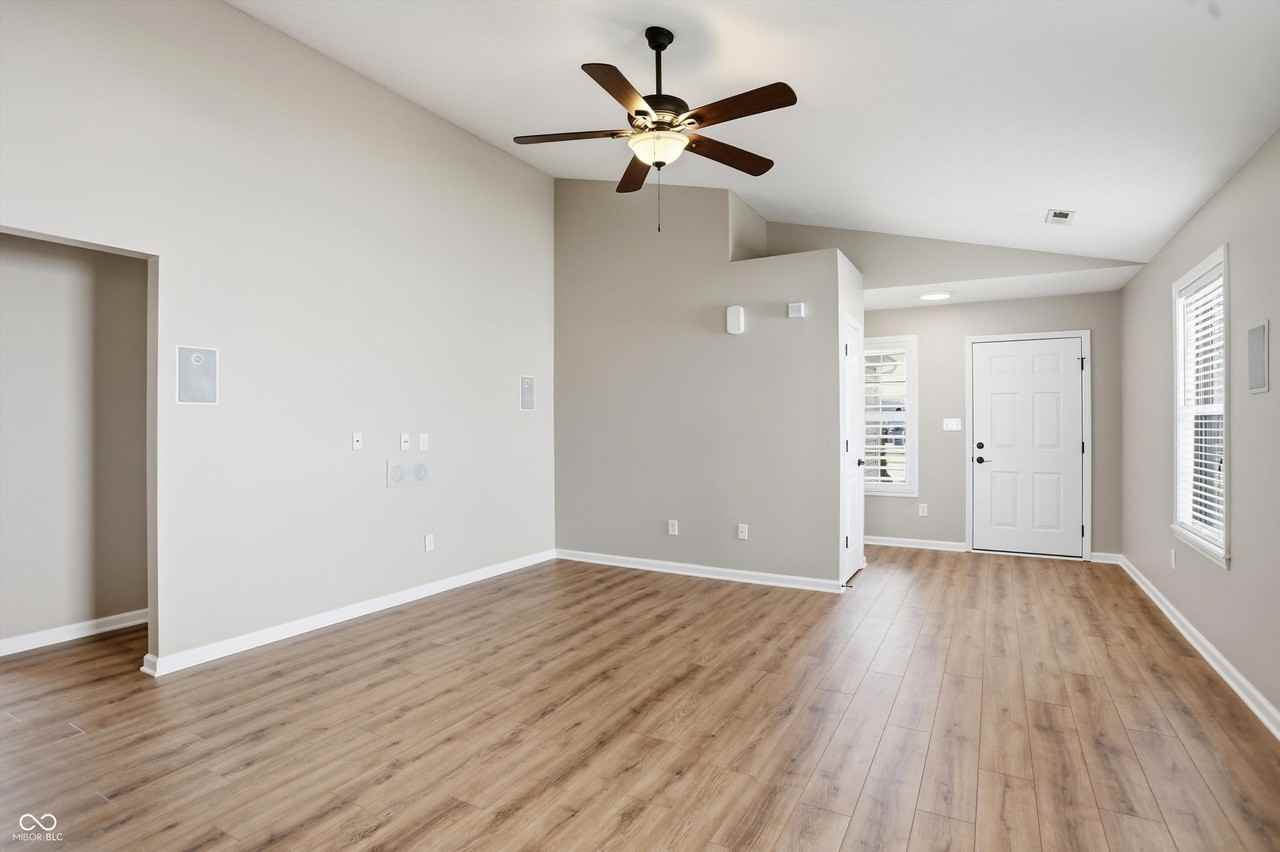 5561 Wild Horse Dr - Photo 2 of 31