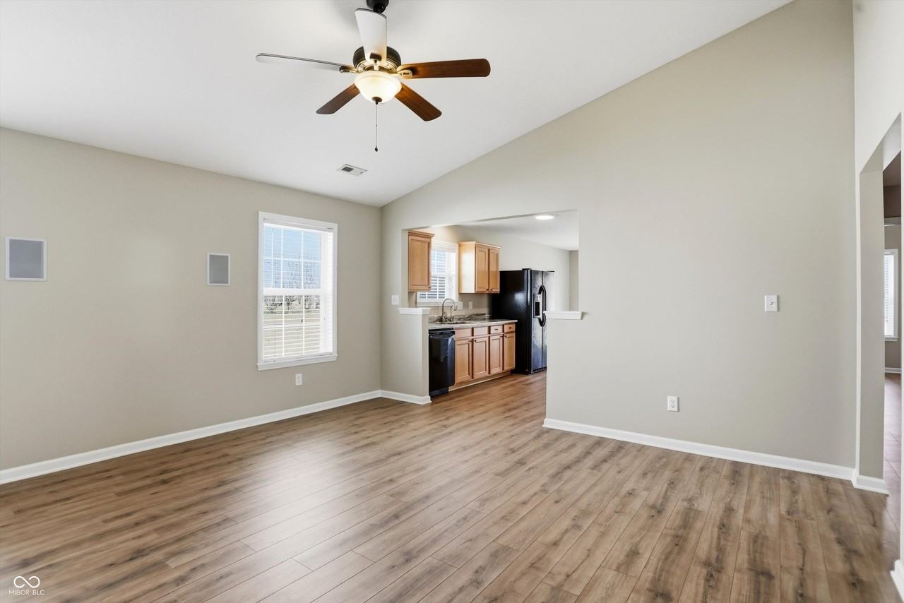 5561 Wild Horse Dr - Photo 4 of 31