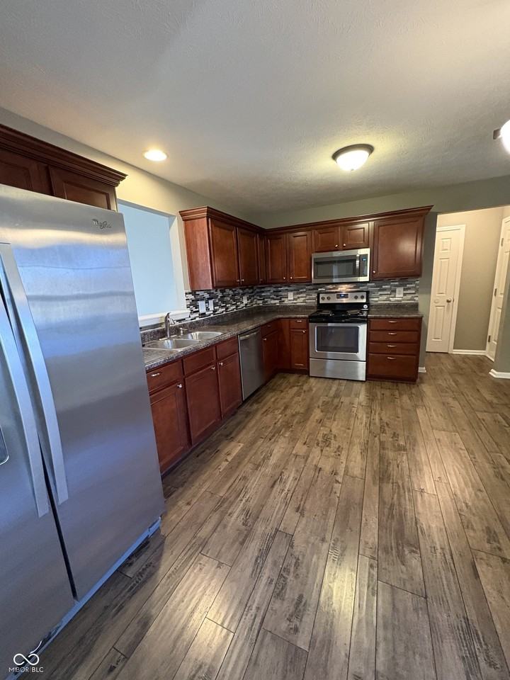 5318 Wood Hollow Dr - Photo 4 of 17