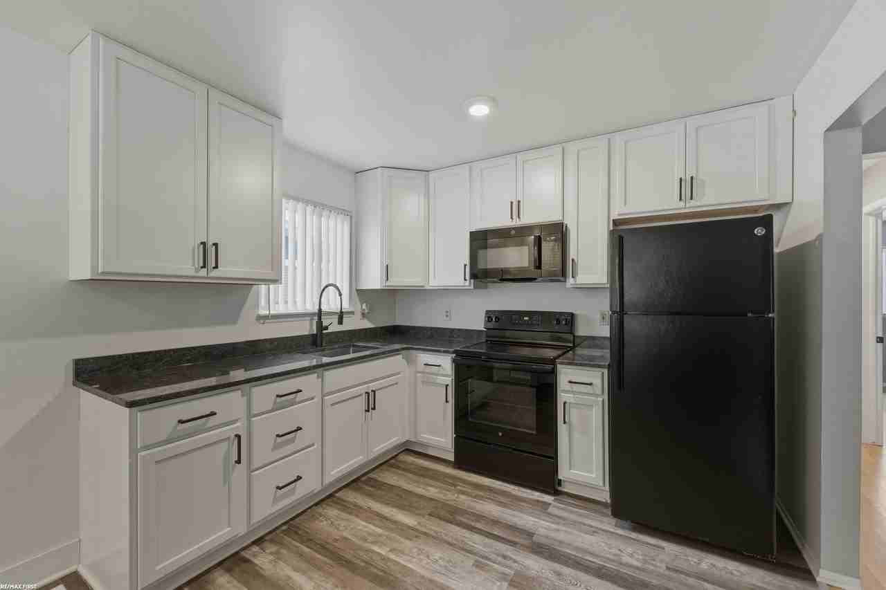 22409 Violet St - Photo 7 of 18