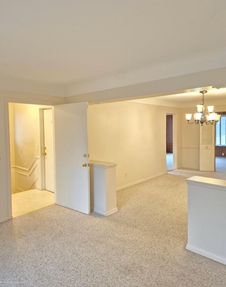 830 Harcourt Rd - Photo 3 of 15