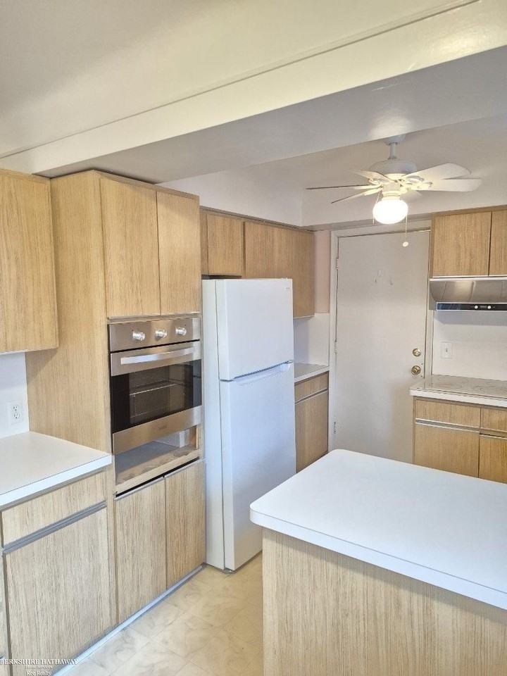 830 Harcourt Rd - Photo 7 of 15