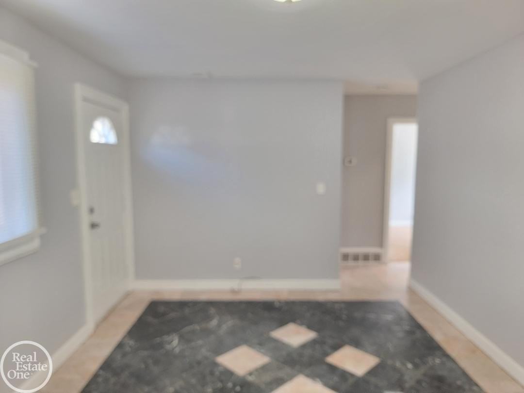 684 Cameron Ave - Photo 3 of 12