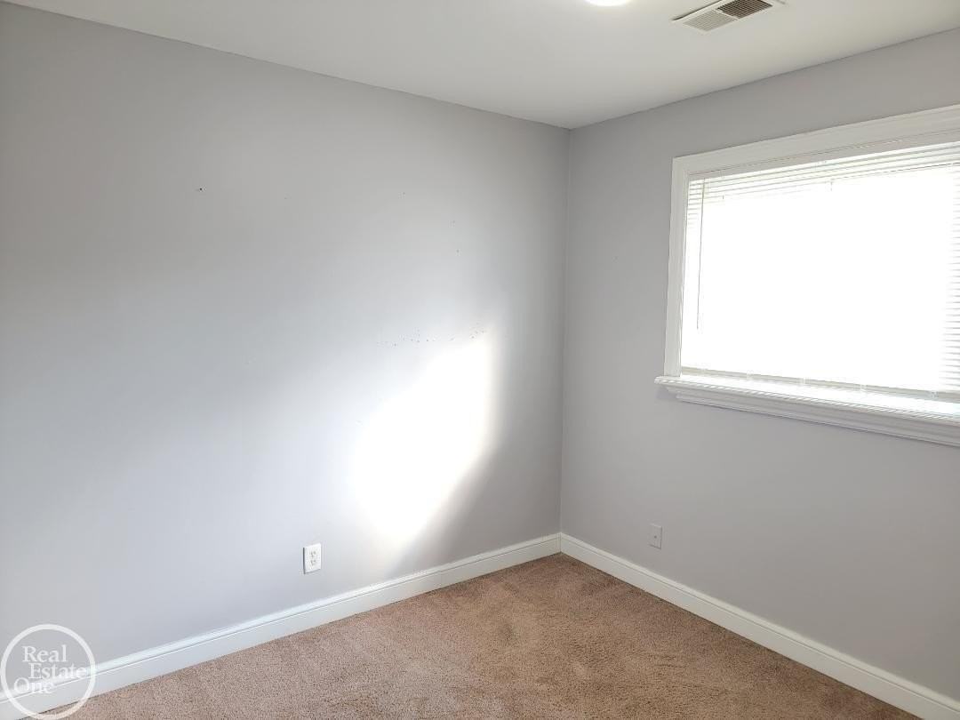 684 Cameron Ave - Photo 7 of 12