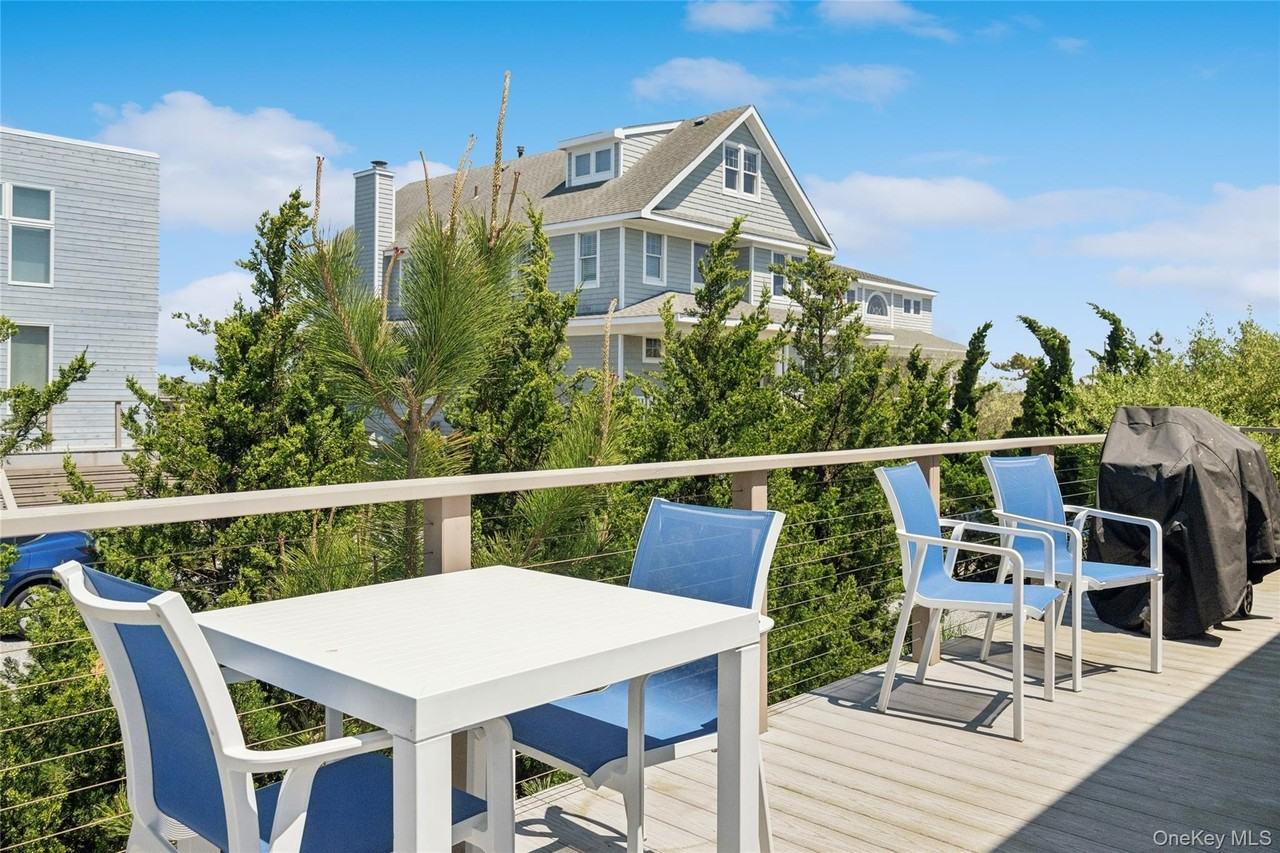 846 Dune Rd - Photo 5 of 34