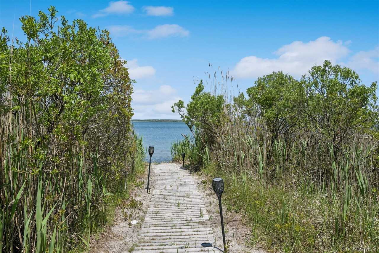 846 Dune Rd - Photo 6 of 34