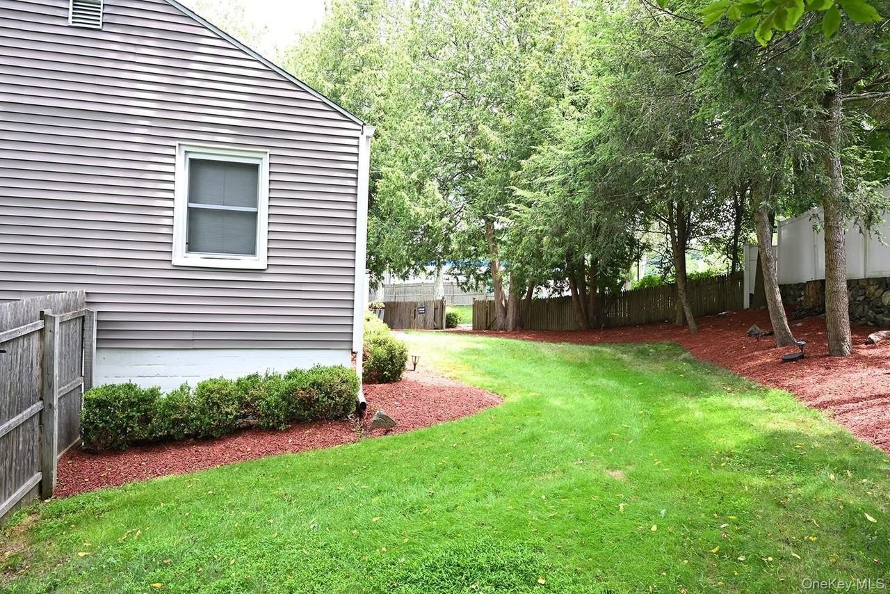 3 New Castle Dr - Photo 6 of 23