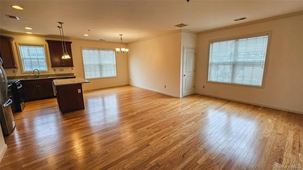 304 Canter Ct - Photo 4 of 24