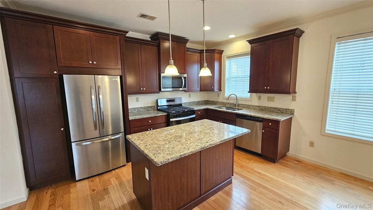 304 Canter Ct - Photo 7 of 24