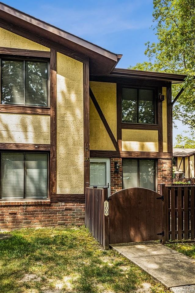 100 Glen Hollow Dr - Photo 2 of 21