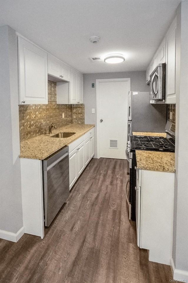 100 Glen Hollow Dr - Photo 3 of 21