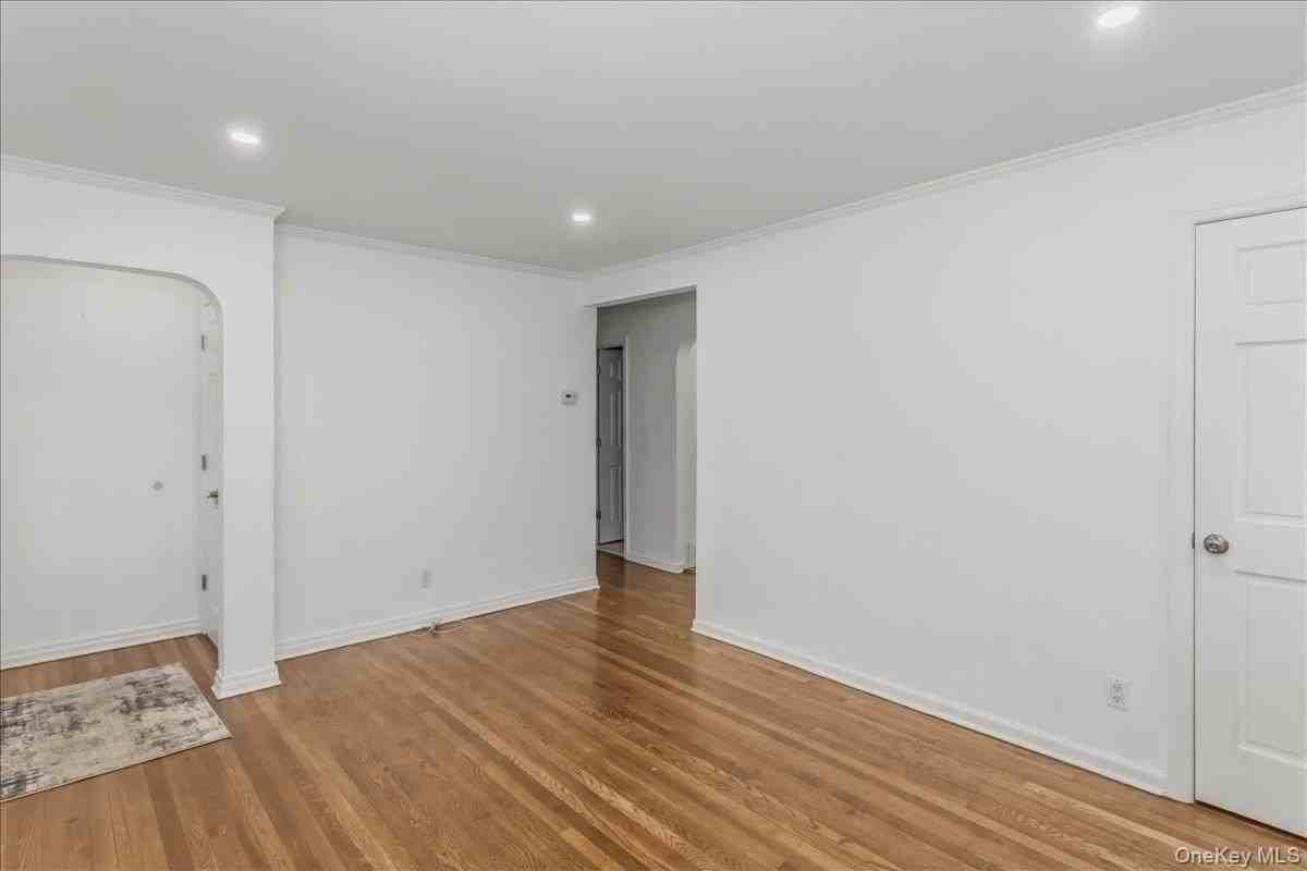 1016 Oaks Dr - Photo 2 of 17