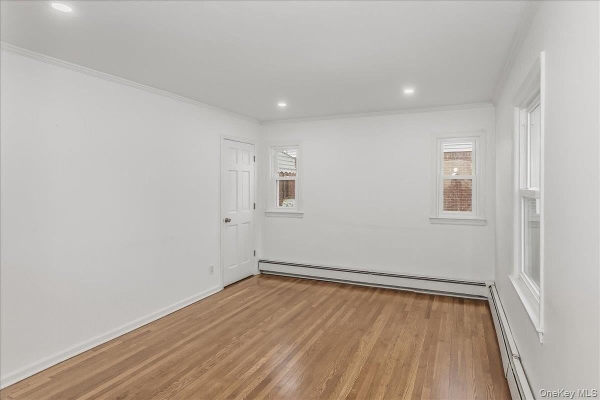 1016 Oaks Dr - Photo 3 of 17