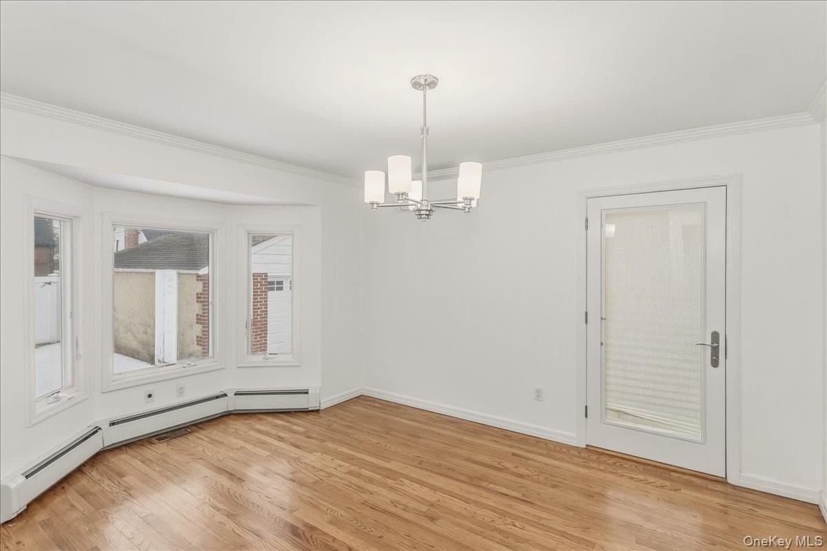 1016 Oaks Dr - Photo 6 of 17