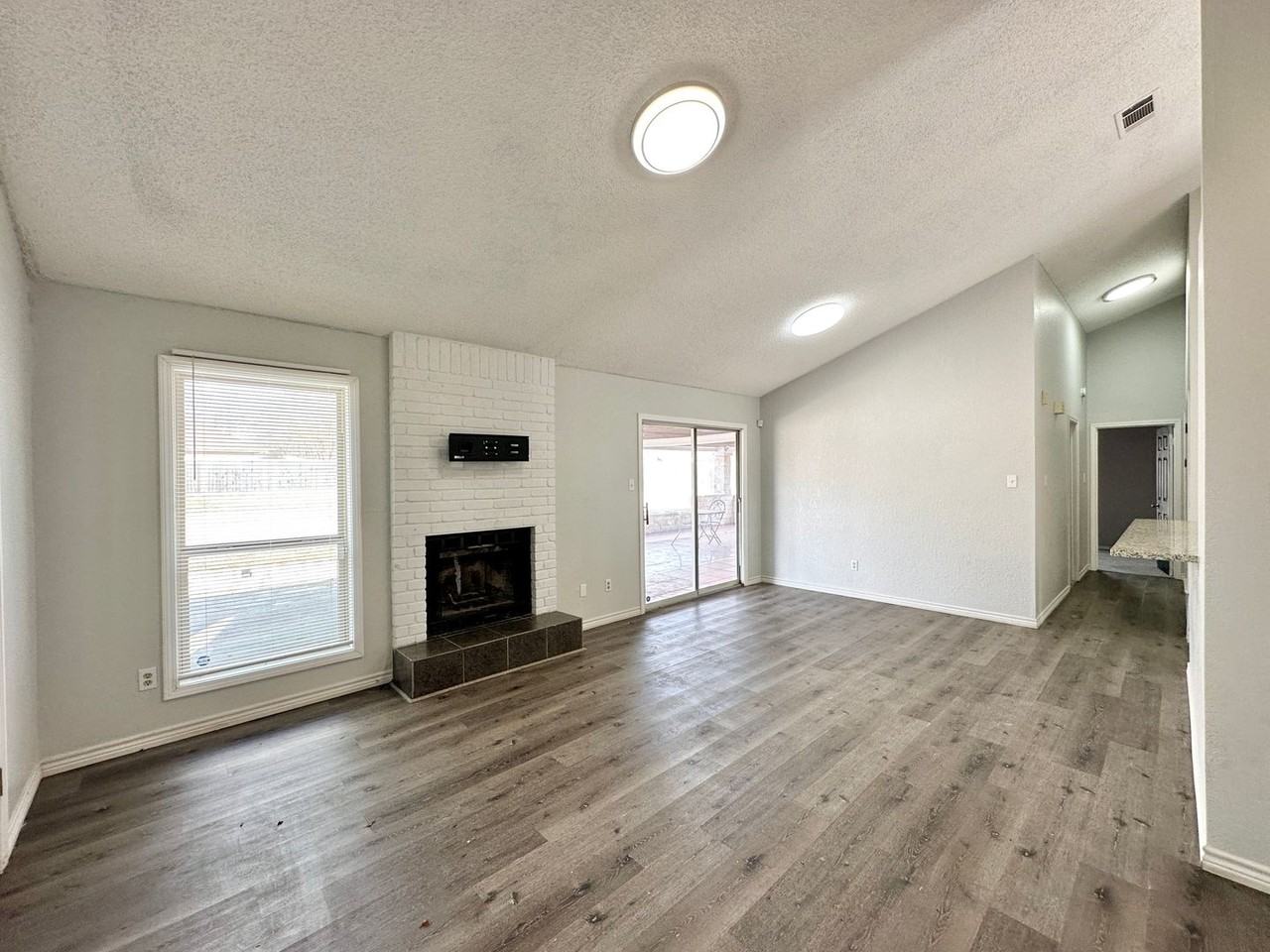 2402 Purser Dr - Photo 6 of 23