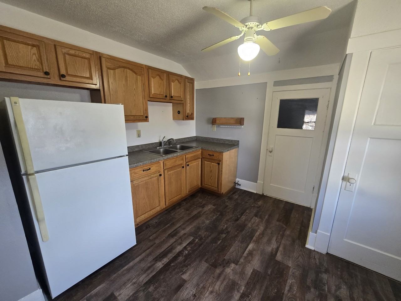 1001 1/2 Randolph St #1 - Photo 3 of 18