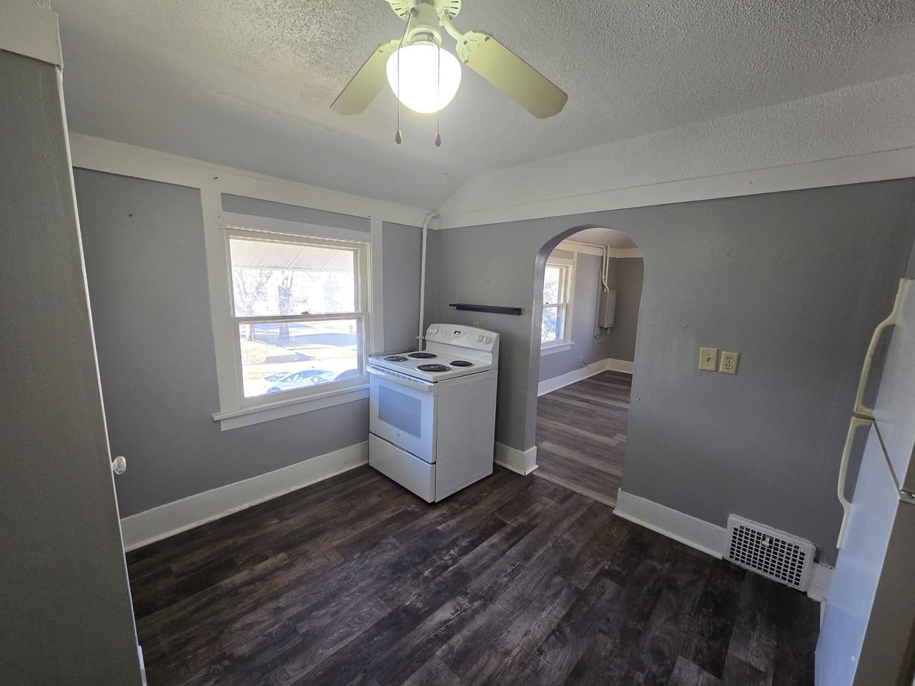 1001 1/2 Randolph St #1 - Photo 4 of 18