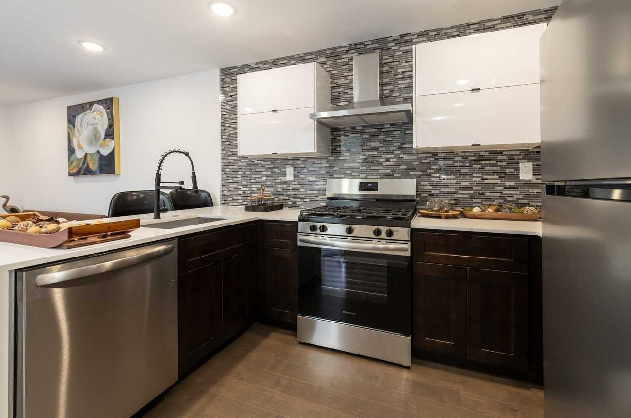 2111 N 7th St #2 - Photo 3 of 15