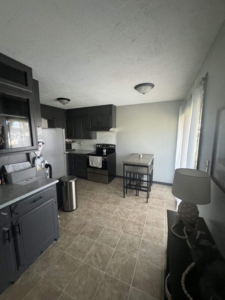 1113 Hill St - Photo 3 of 11