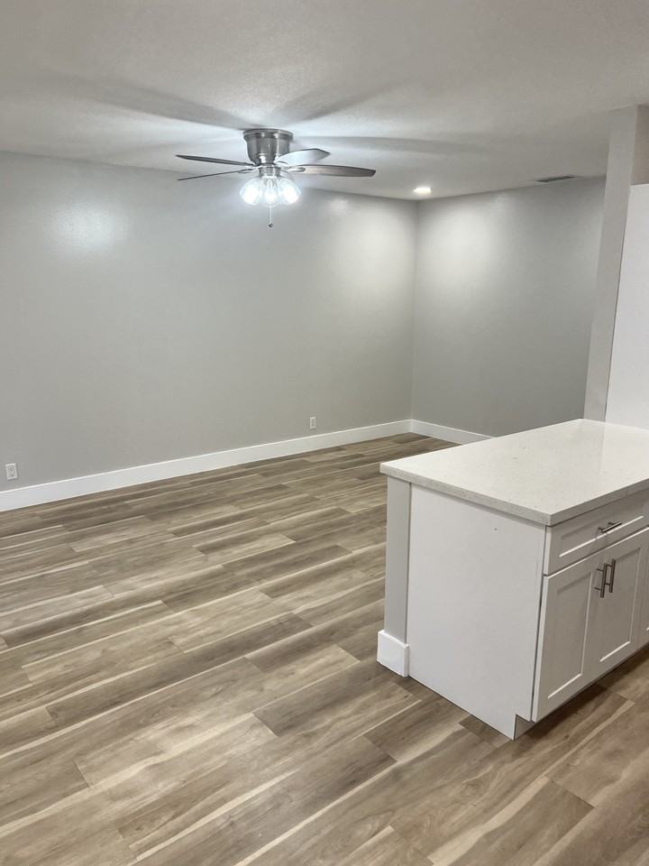 1492 HOLLY HEIGHTS DRUnit 22 #22 - Photo 3 of 11
