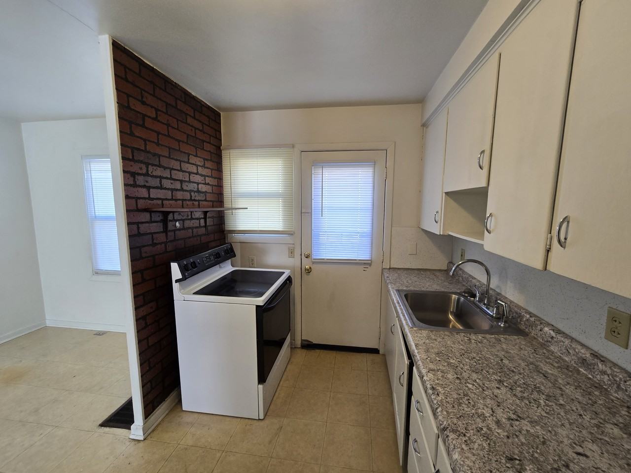 251 Madison St #1 - Photo 6 of 18