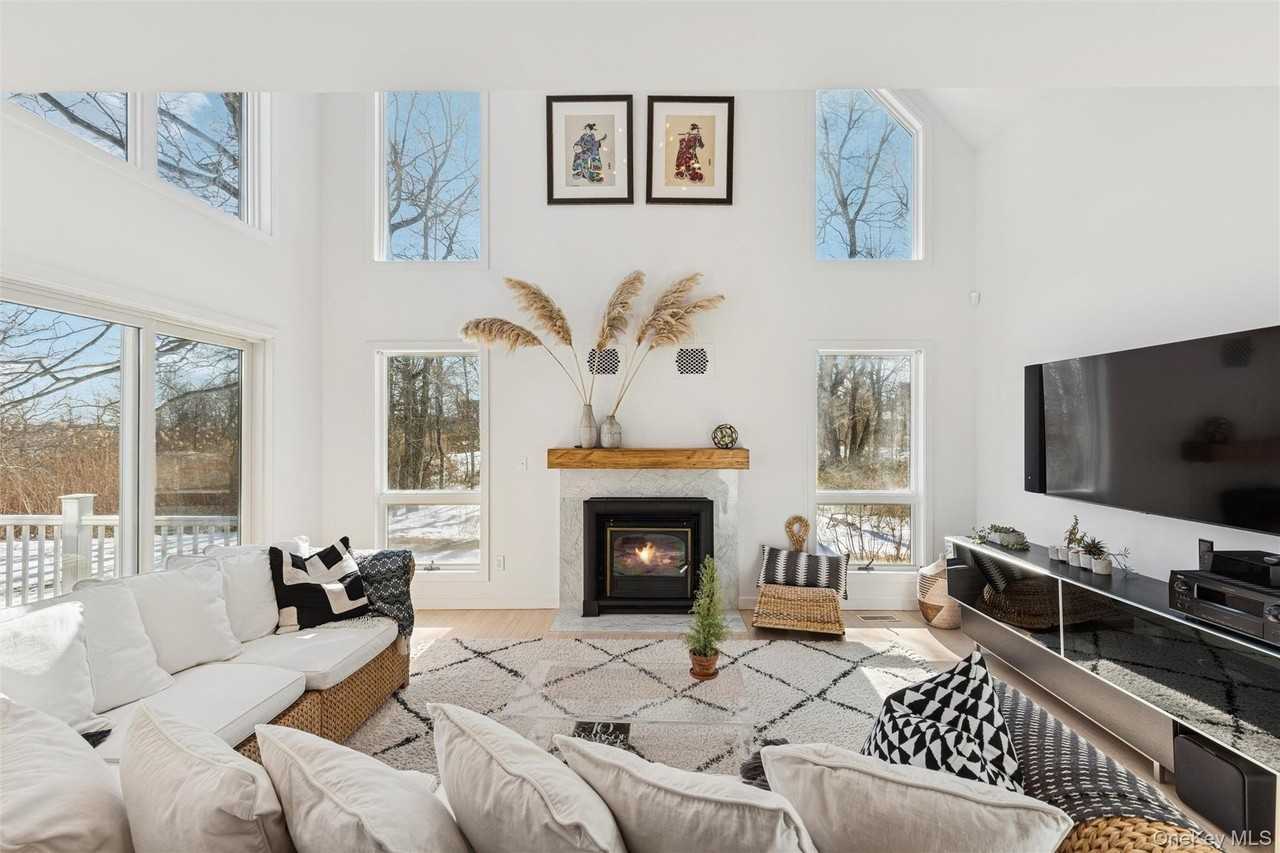 845 Budds Pond Rd - Photo 3 of 22