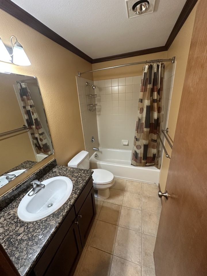 920 Northwest Naito Parkway - J3Unit J3 #J3 - Photo 4 of 13