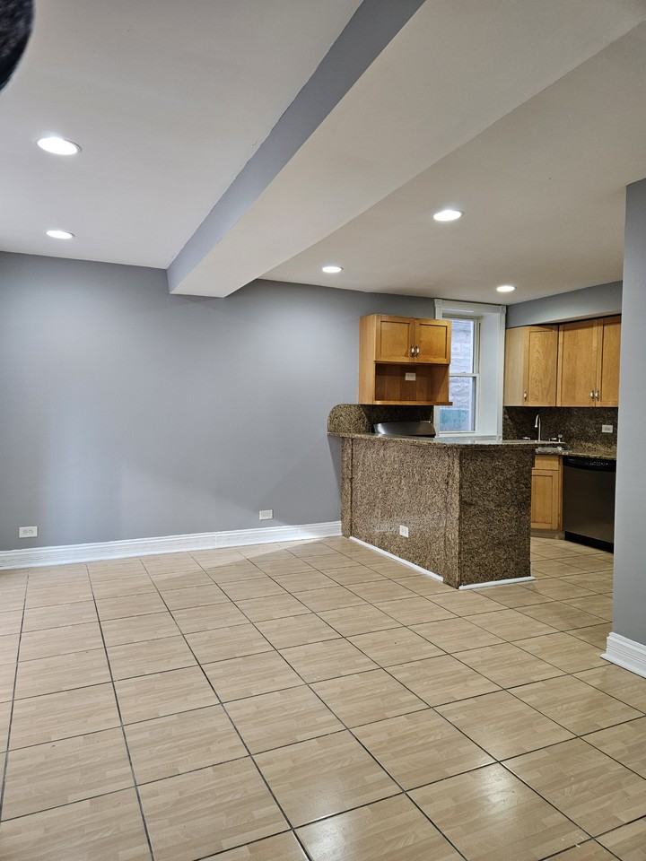 1848 N Richmond St #LL - Photo 3 of 24