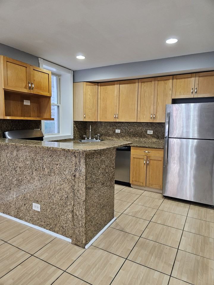 1848 N Richmond St #LL - Photo 4 of 24