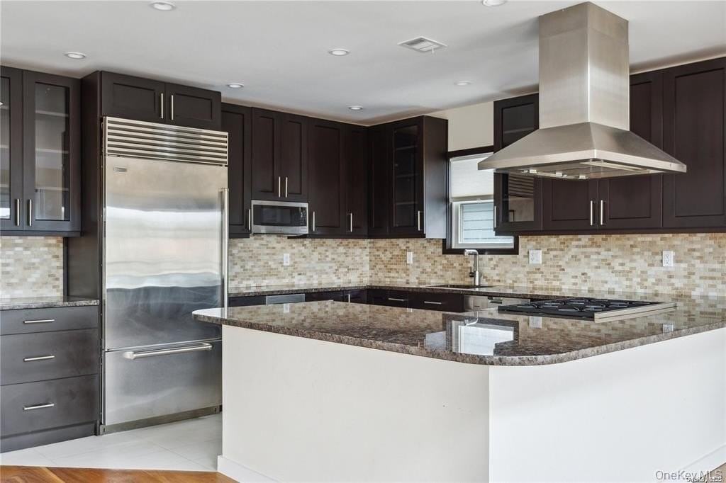 225 E Walnut St Unit 1 #1 - Photo 3 of 25