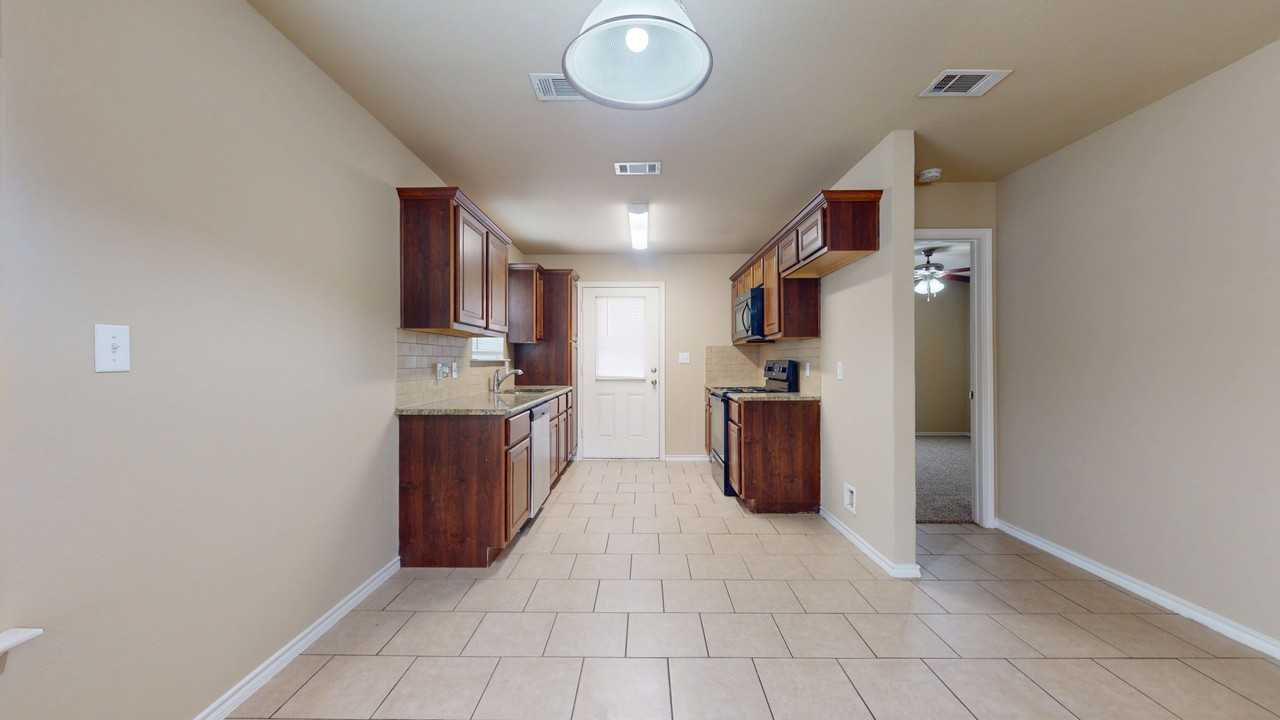 812 Parkplace Rdg #1 - Photo 4 of 17