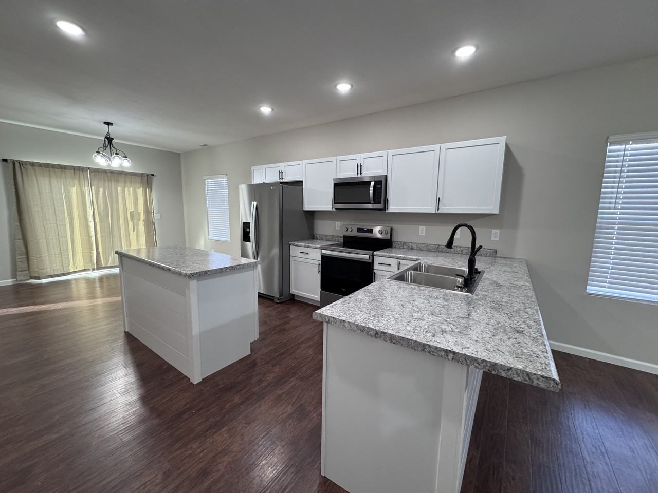 1725 S Purdum St #1 - Photo 3 of 20