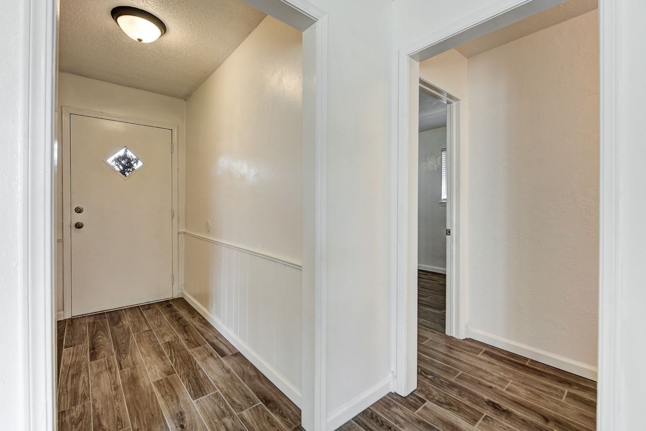 1512 Pinewood Dr #1 - Photo 3 of 24