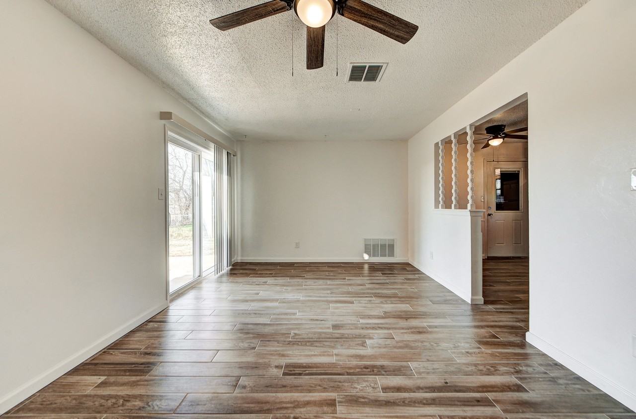 1512 Pinewood Dr #1 - Photo 4 of 24