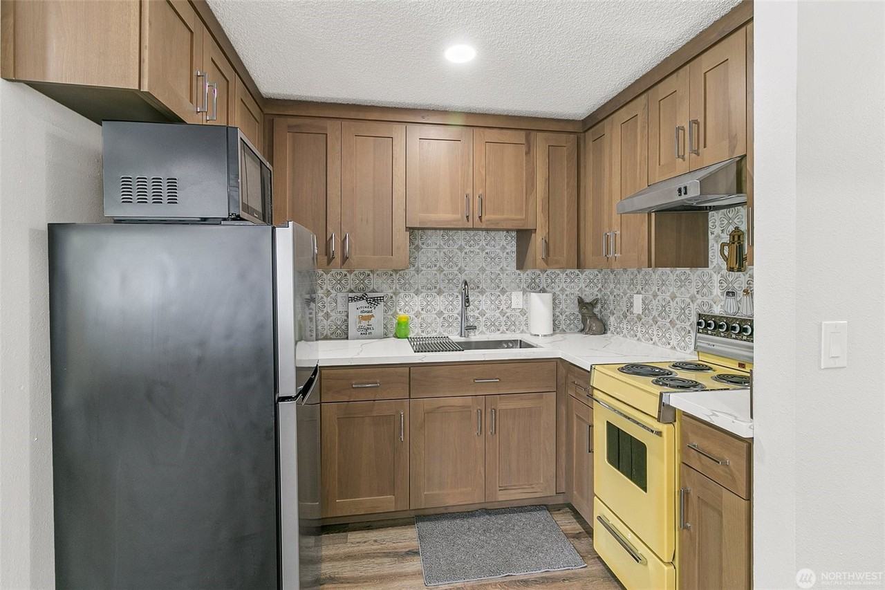 9721 118th St E #1 - Photo 2 of 5