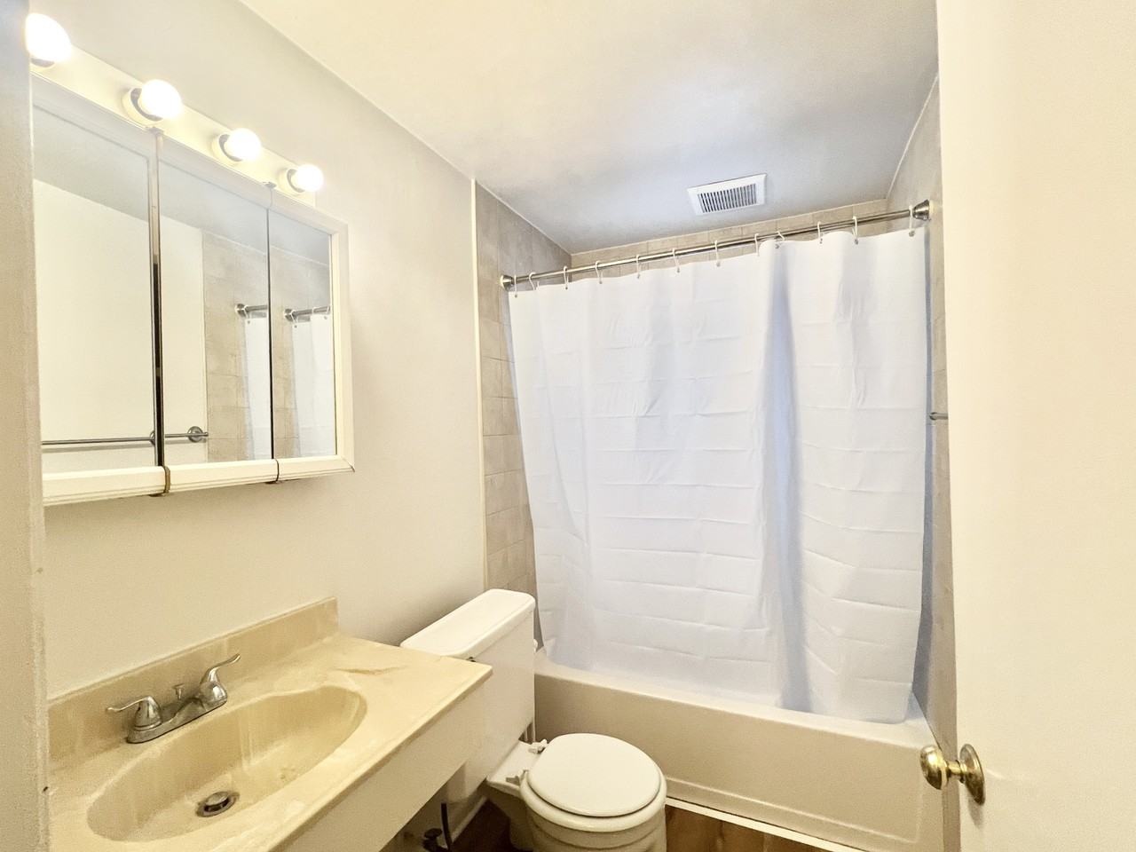 319 N Walnut St #1 - Photo 7 of 10