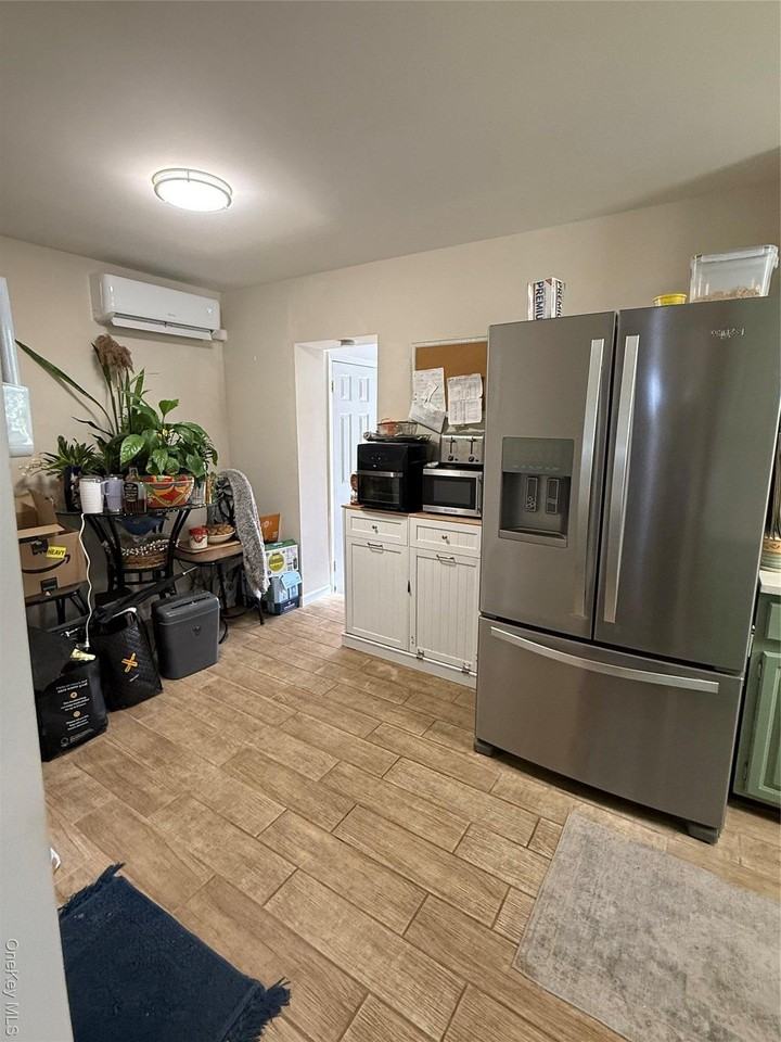 255 Quincy Ave - Photo 3 of 24