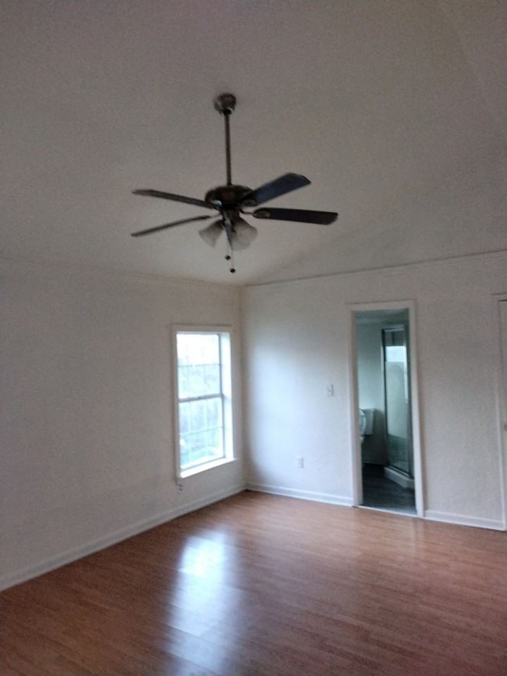 811 E 10th St #1 - Photo 3 of 5