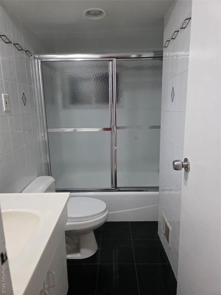 4 Lauren Ave - Photo 3 of 4