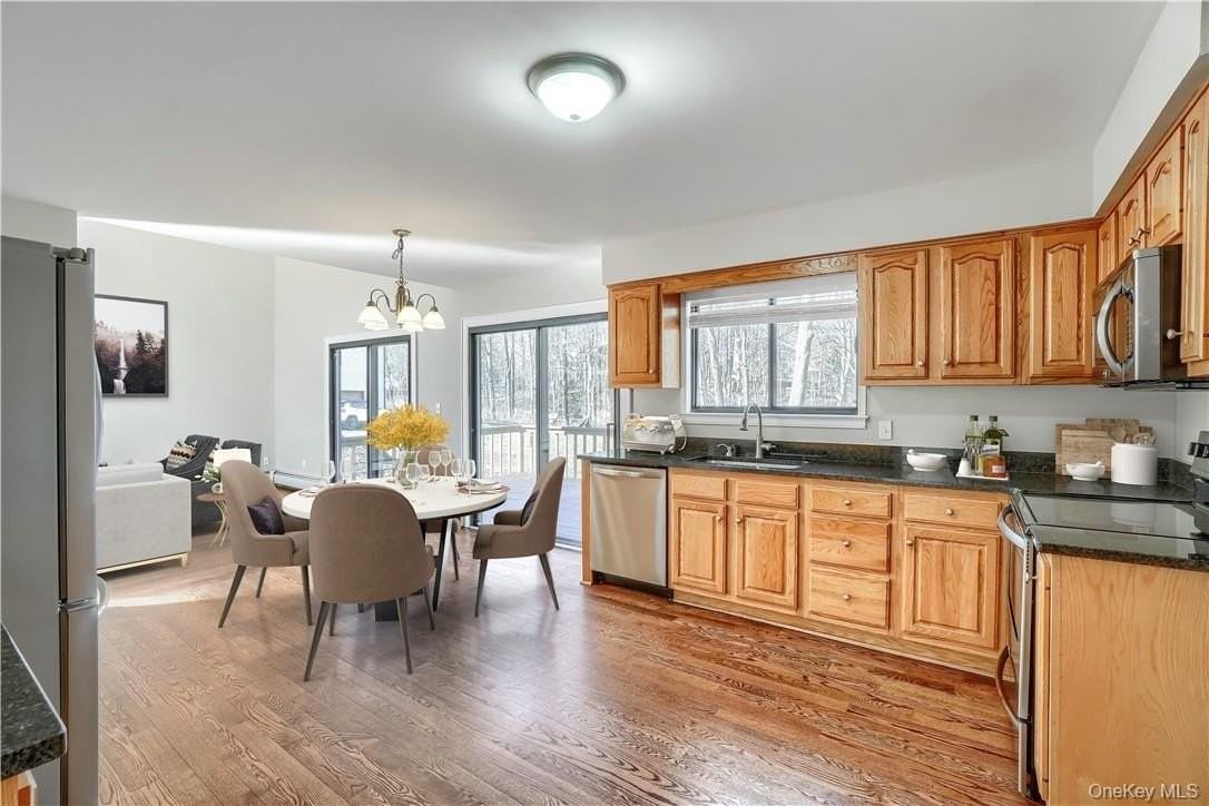 9 Oak Ave - Photo 5 of 27