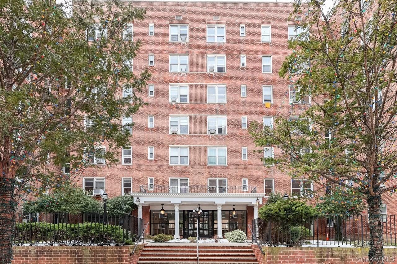 10525 64th Ave Apt 2g #2G - Photo 2 of 21