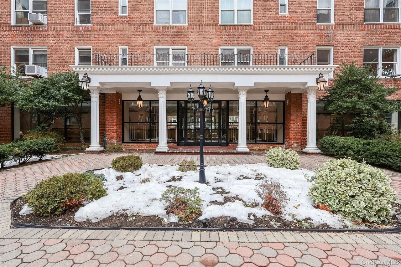 10525 64th Ave Apt 2g #2G - Photo 3 of 21