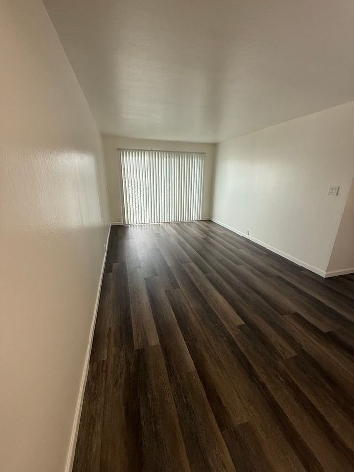 317 Hanover Apartments - Photo 3 of 17