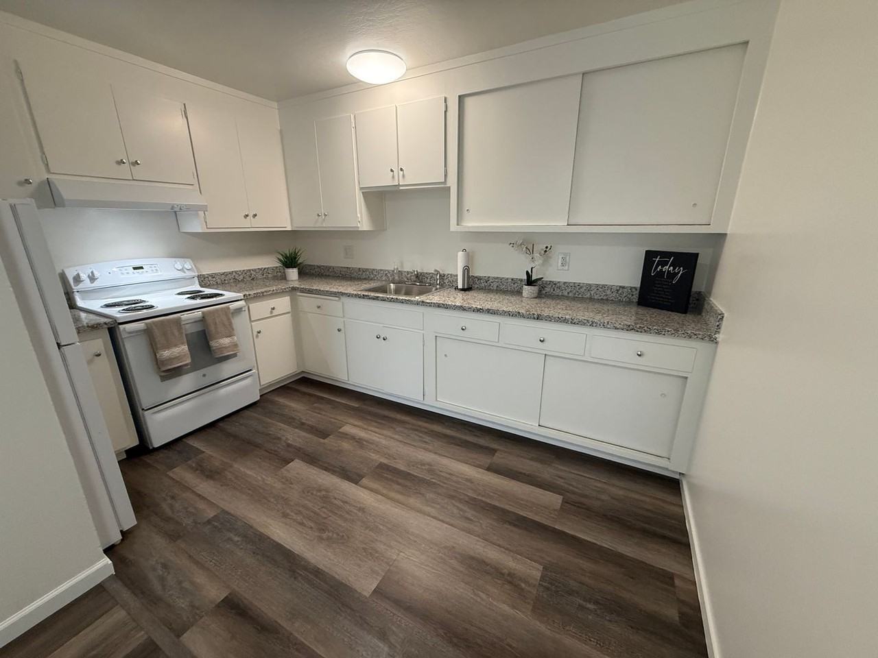 317 Hanover Apartments - Photo 4 of 17