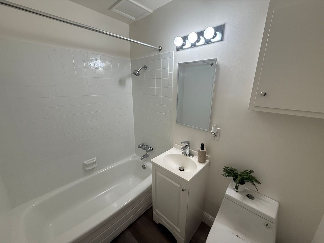 317 Hanover Apartments - Photo 7 of 17