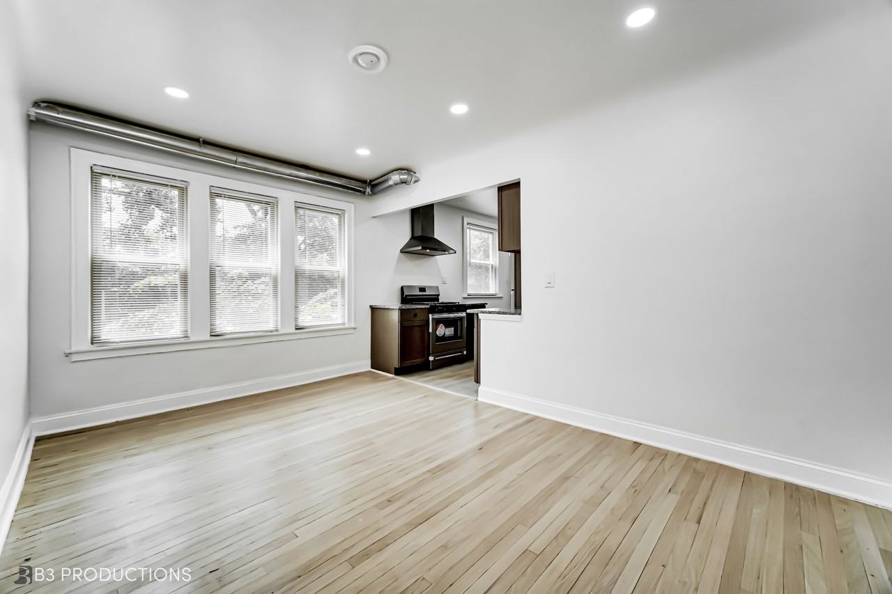 8526 S Oglesby Ave #8526-2 - Photo 7 of 9