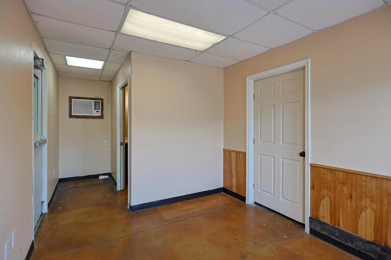 23063 Texas 46STE 4 #4 - Photo 4 of 18